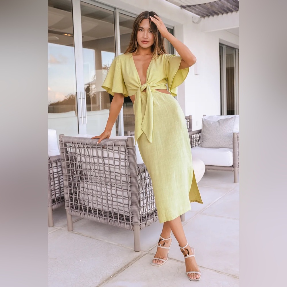Lulu’s Summer Journey Light Green Tie-Front Cutout Midi Dress
